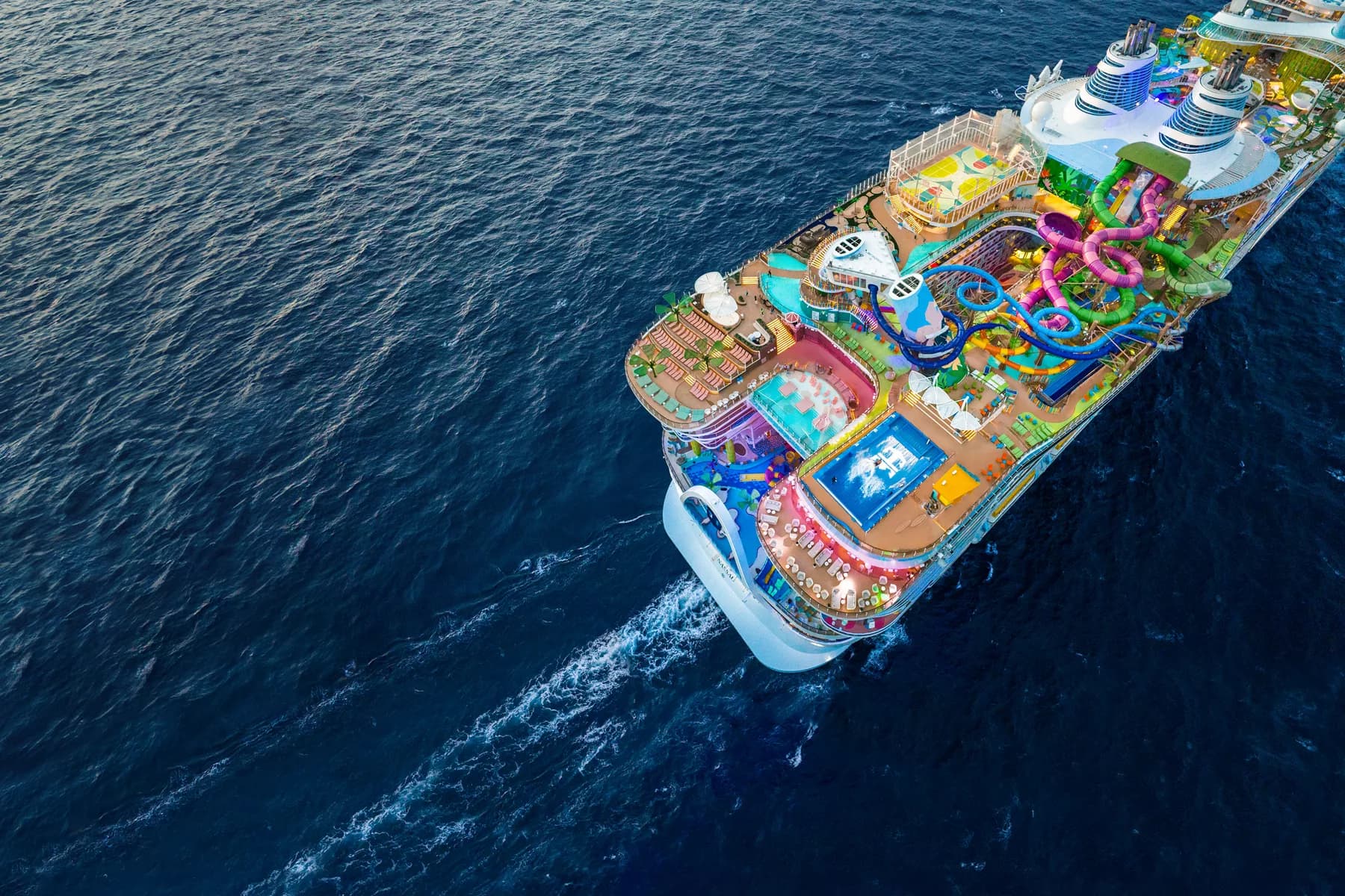 Icon of the Seas в море