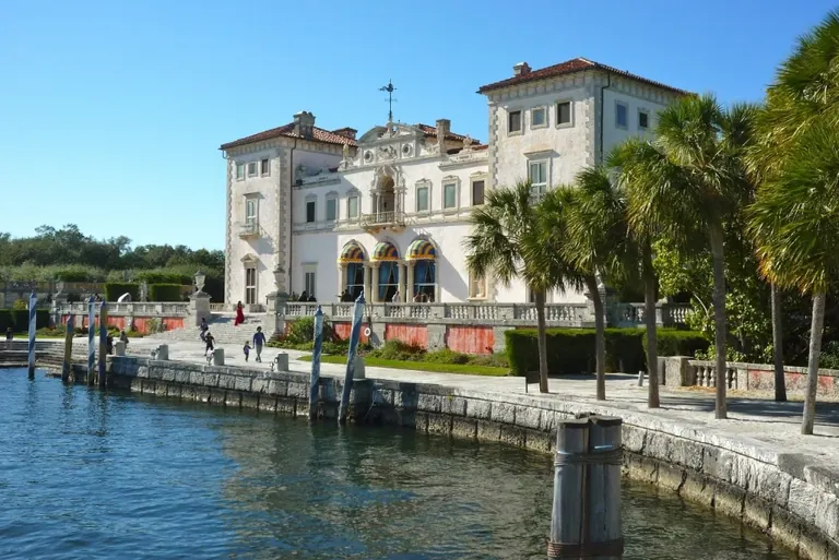 Vizcaya by the bay